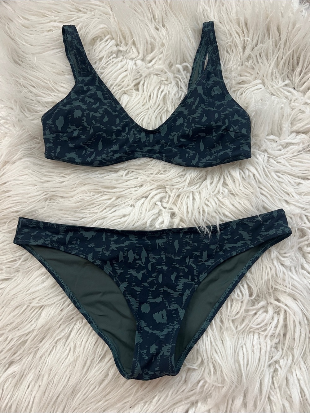 Vuori Women’s Dark Teal Leopard Print Bikini Set